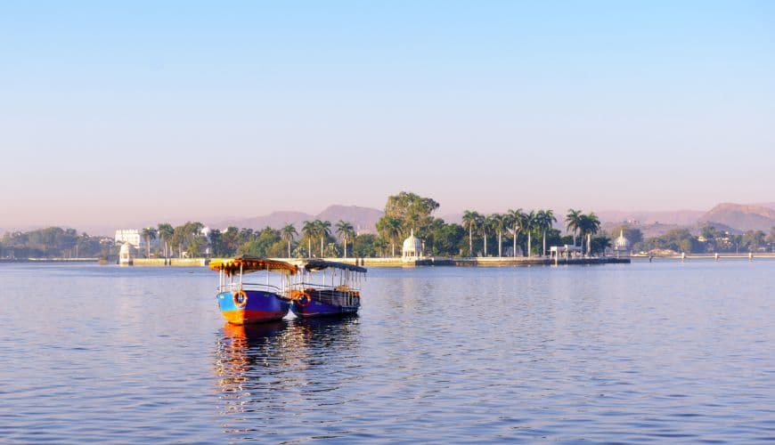 Take a boat ride at Fateh Sagar Lake in Udaipur