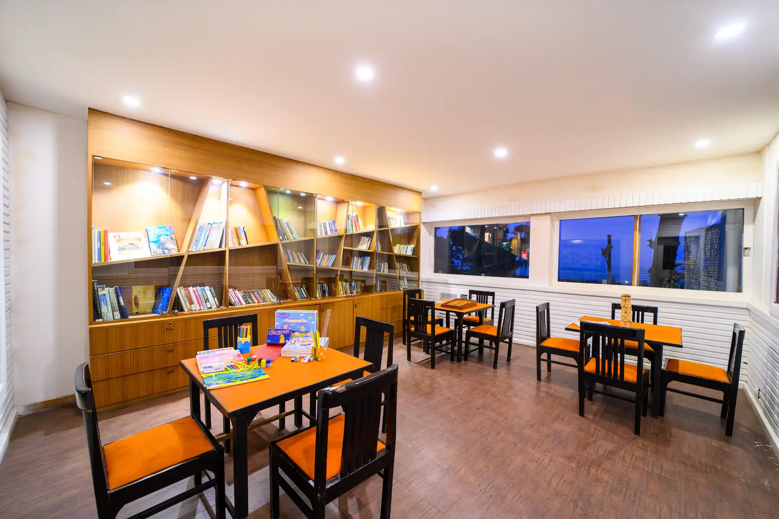 The library lounge at Sinclairs Darjeeling